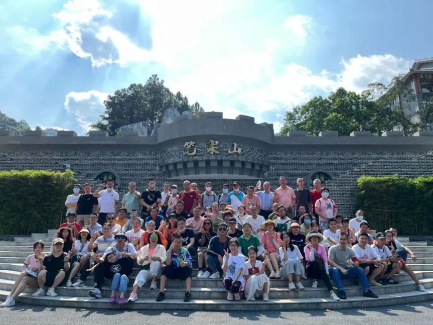 恒星傳導(dǎo)員工大合影 恒星傳導(dǎo)員工大合影